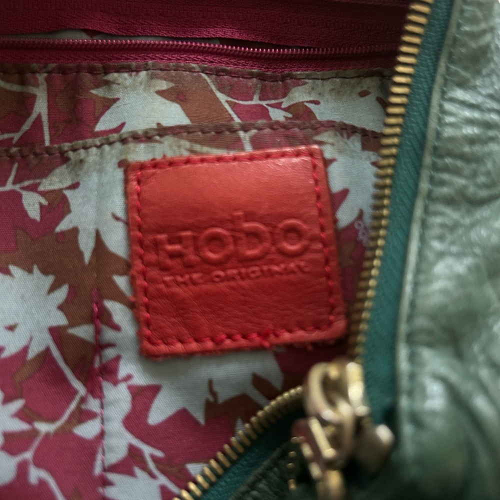 HOBO Dark Green Leather Shoulder Bag - Versatile Everyday Carry - Picture 6 of 6